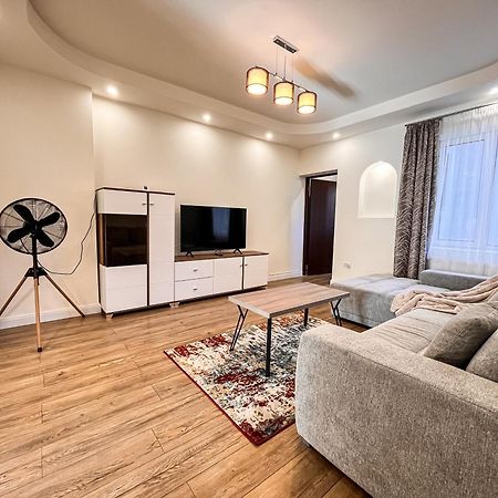 La Teatru - 2Bd Apartment Near Theatre And Old Town Braşov Eksteriør billede