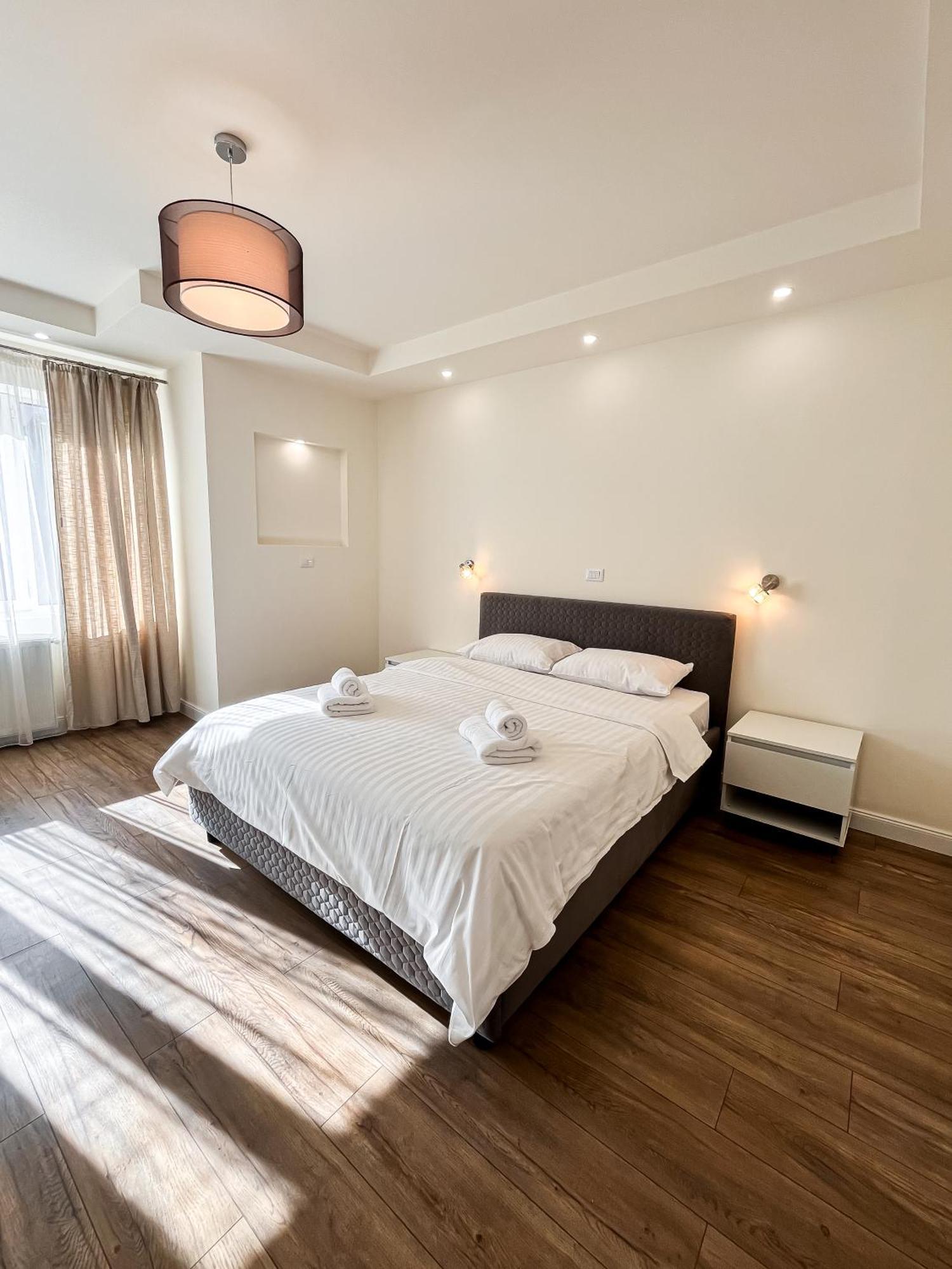 La Teatru - 2Bd Apartment Near Theatre And Old Town Braşov Eksteriør billede